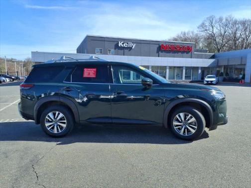 2022 Nissan Pathfinder SL 4WD