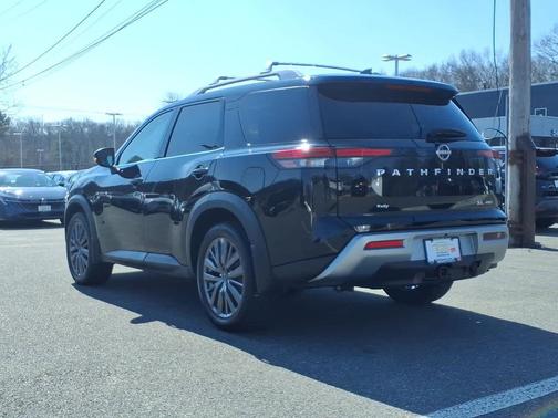 Super Black 2024 Nissan Pathfinder SL 4WD