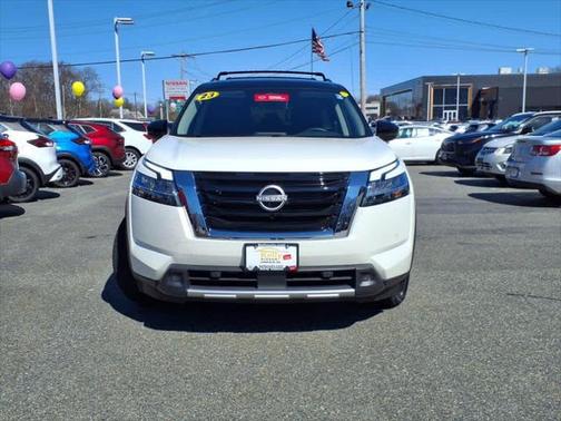 2023 Nissan Pathfinder SL 4WD