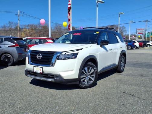 2023 Nissan Pathfinder SL 4WD