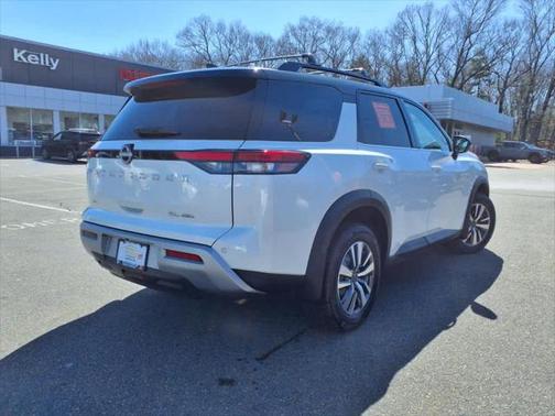 2023 Nissan Pathfinder SL 4WD
