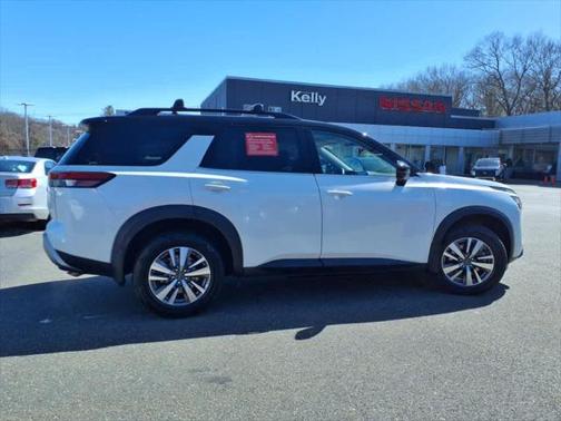 2023 Nissan Pathfinder SL 4WD