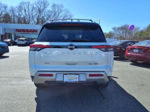 2023 Nissan Pathfinder SL 4WD