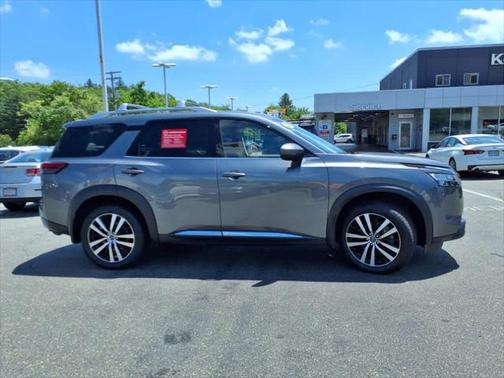 2024 Nissan Pathfinder Platinum 4WD