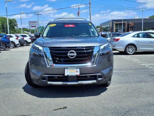 2024 Nissan Pathfinder Platinum 4WD