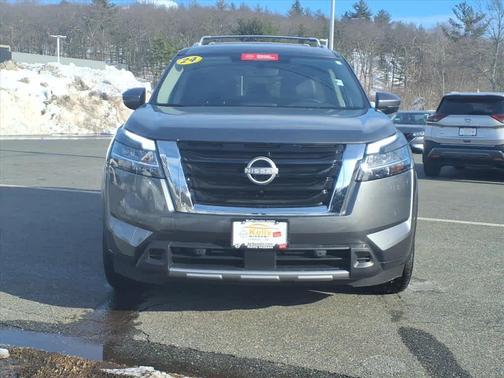 2024 Nissan Pathfinder SL 4WD