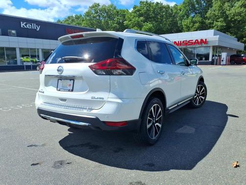 Pearl White Tricoat 2019 Nissan Rogue SL