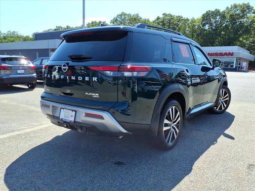 2023 Nissan Pathfinder Platinum 4WD