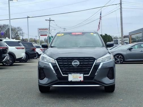 Gun Metallic 2024 Nissan Kicks S