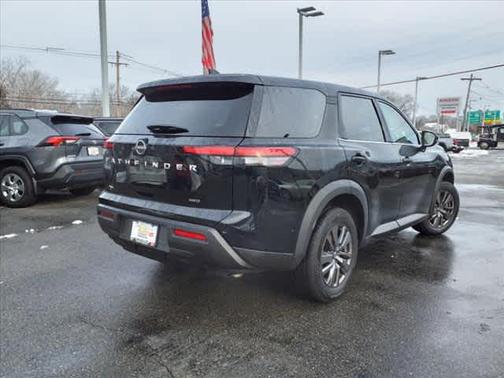 2022 Nissan Pathfinder S 4WD