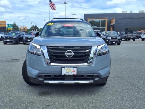 2023 Nissan Pathfinder SL 4WD