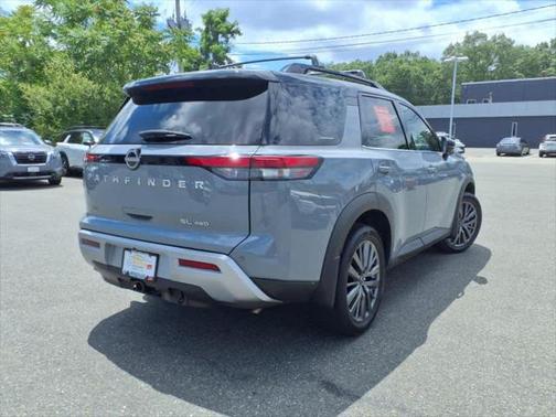 2023 Nissan Pathfinder SL 4WD