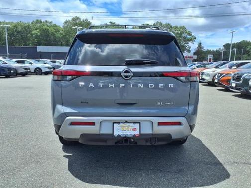 2023 Nissan Pathfinder SL 4WD