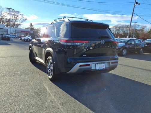 2024 Nissan Pathfinder SL 4WD