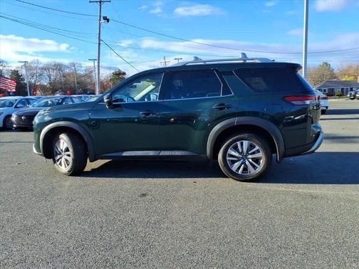 2024 Nissan Pathfinder SL 4WD