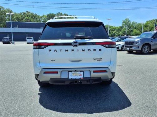2024 Nissan Pathfinder Platinum 4WD