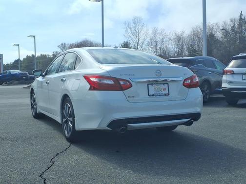 Pearl White 2017 Nissan Altima 2.5 SV