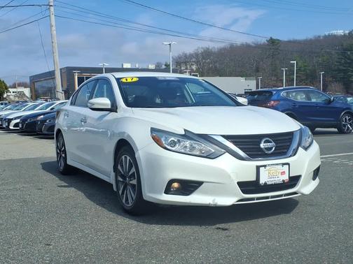 Pearl White 2017 Nissan Altima 2.5 SV