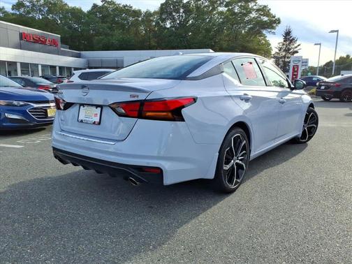 2023 Nissan Altima SR FWD