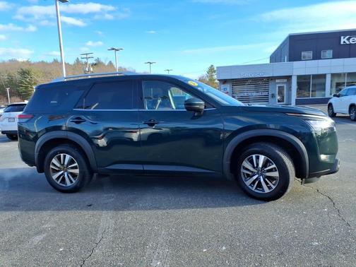 2024 Nissan Pathfinder SL 4WD