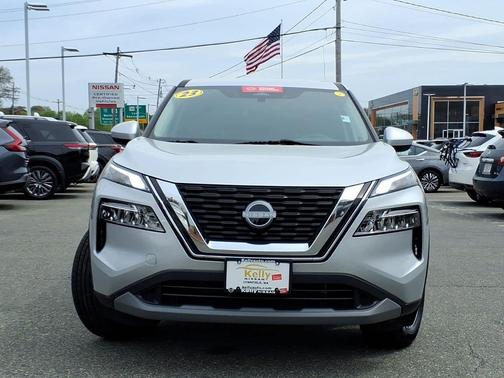 Brilliant Silver Metallic 2023 Nissan Rogue SV