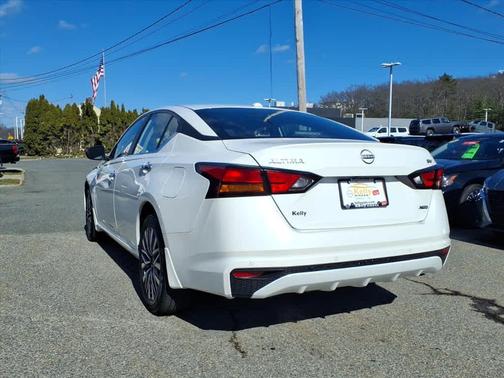 Pearl White Tricoat 2024 Nissan Altima 2.5 SV