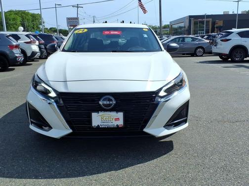 Pearl White Tricoat 2024 Nissan Altima 2.5 SV