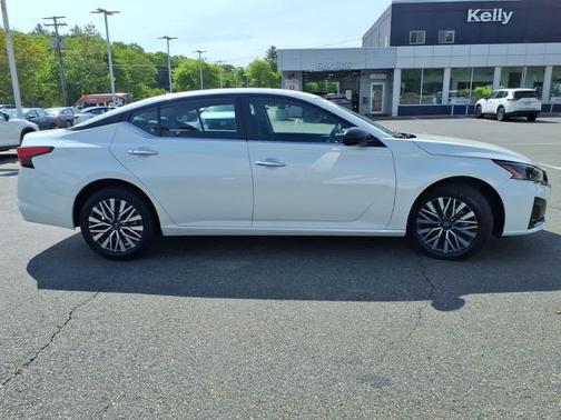 Pearl White Tricoat 2024 Nissan Altima 2.5 SV