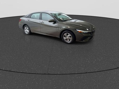 Gray 2024 Hyundai ELANTRA SE