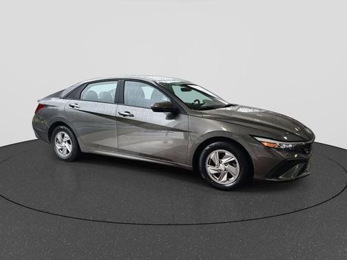Gray 2024 Hyundai ELANTRA SE