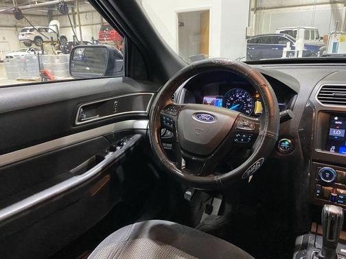 Blue Jeans Metallic 2017 Ford Explorer XLT