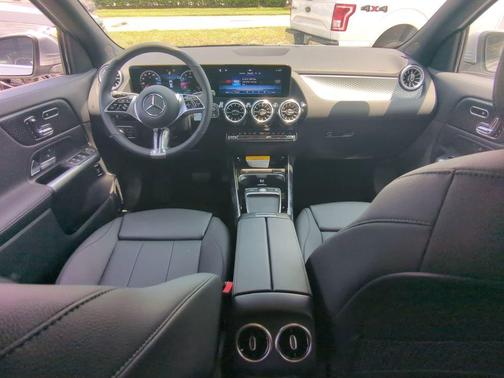 2025 Mercedes-Benz GLA 250 Base 4MATIC