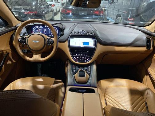 2021 Aston Martin DBX Base