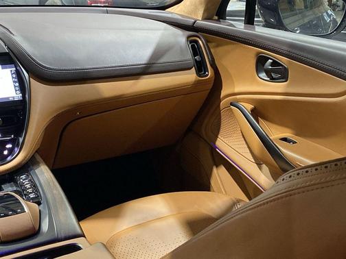 2021 Aston Martin DBX Base