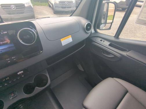 2025 Mercedes-Benz Sprinter 2500 144 WB Standard Roof Passenger