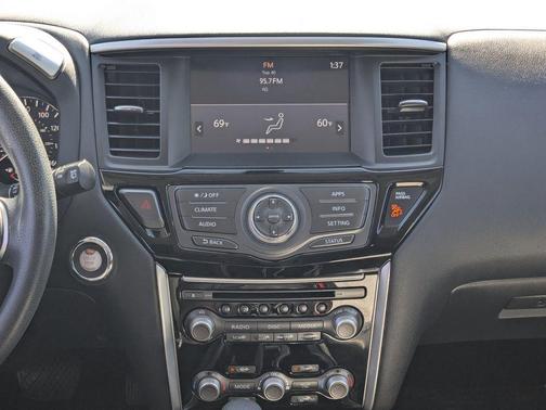 2020 Nissan Pathfinder S