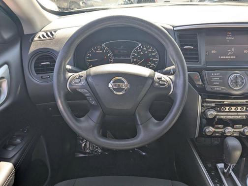 2020 Nissan Pathfinder S