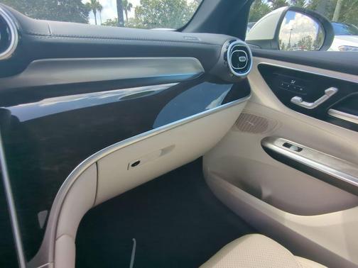 2025 Mercedes-Benz GLC 350e Base 4MATIC
