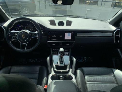 2022 Porsche Cayenne Base