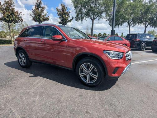 MANUFAKTUR Cardinal Red Metallic 2022 Mercedes-Benz GLC 300 Base