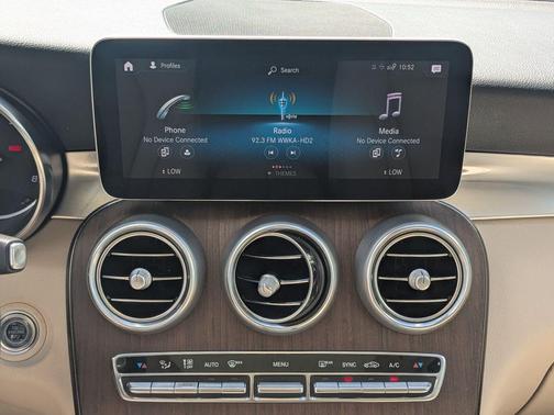 MANUFAKTUR Cardinal Red Metallic 2022 Mercedes-Benz GLC 300 Base
