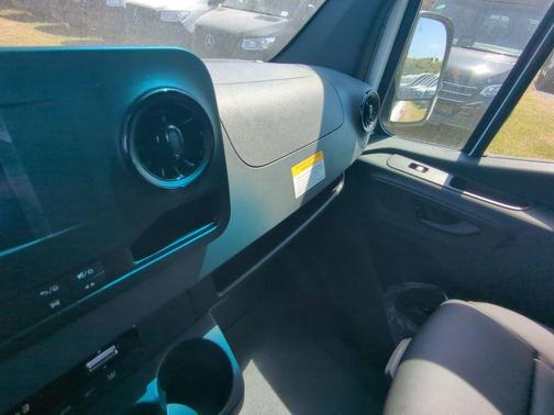 2024 Mercedes-Benz Sprinter 2500 144 WB Standard Roof Passenger