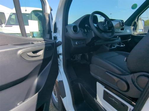 2025 Mercedes-Benz Sprinter 2500 Standard Roof
