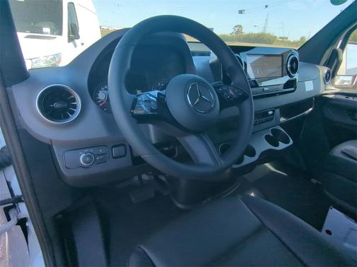 2025 Mercedes-Benz Sprinter 2500 Standard Roof