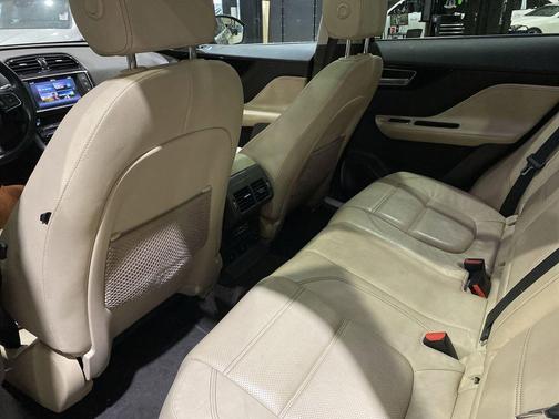 2017 Jaguar F-PACE 35t Prestige