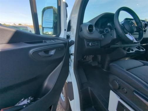 2024 Mercedes-Benz eSprinter 2500 170 WB High Roof Cargo