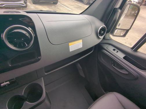 2025 Mercedes-Benz Sprinter 2500 Standard Roof