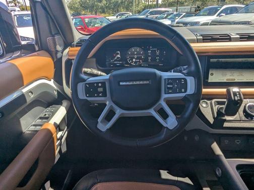 2024 Land Rover Defender P400 X-Dynamic SE