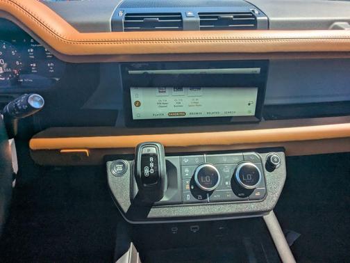 2024 Land Rover Defender P400 X-Dynamic SE