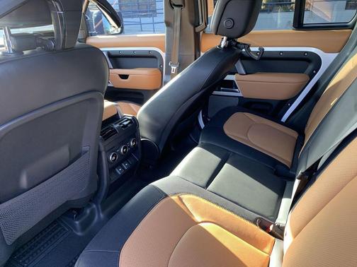 2024 Land Rover Defender P400 X-Dynamic SE